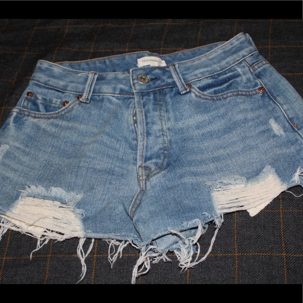 Cut off shorts with lace pockets